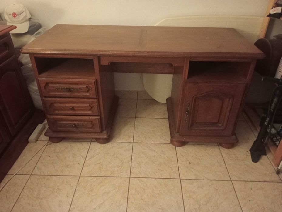 Birou și comoda din lemn masiv