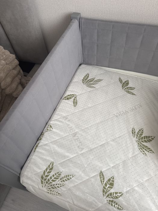 Продаю кровать с матрасом