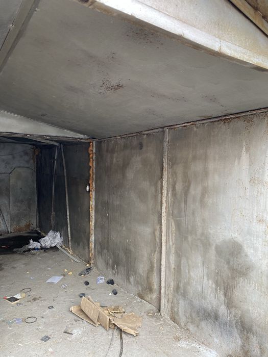 Железный гараж  .