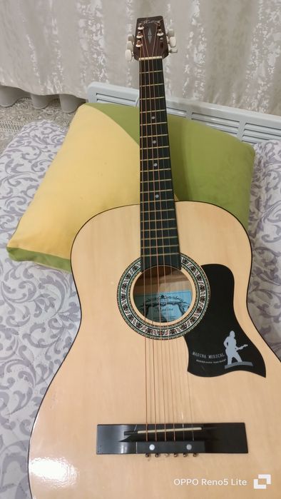 Продам гитару в хорошем состоянии