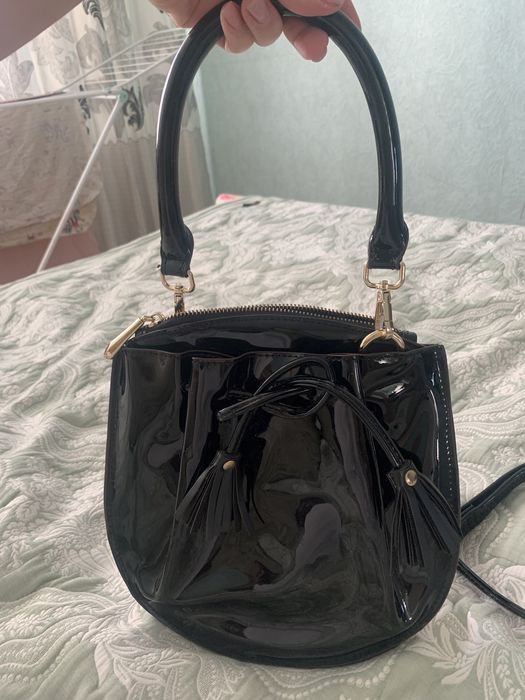 Лакированная сумочка