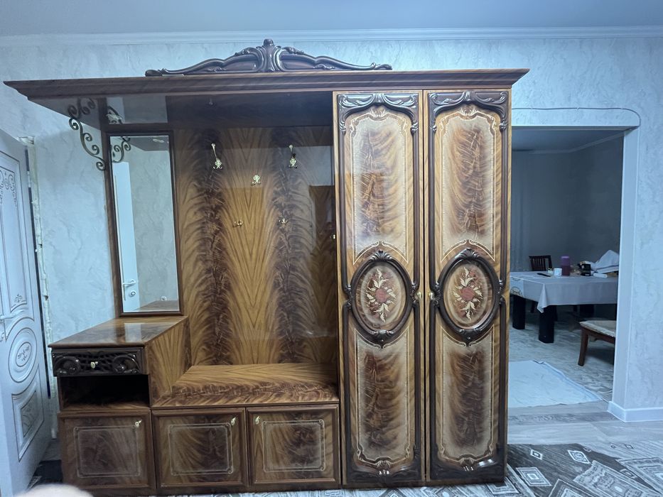 Продам прихожую и комод