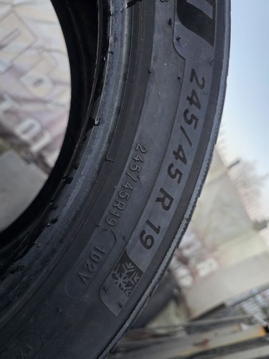 2бр Зимни гуми 245 45 19 - Michelin