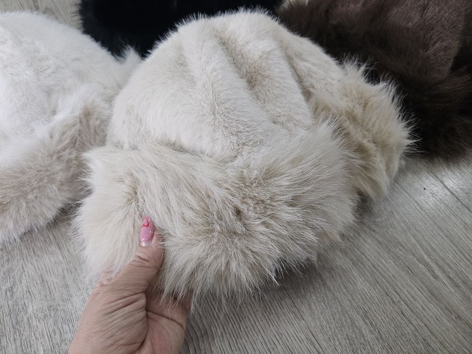 Дамска шапка с косъм