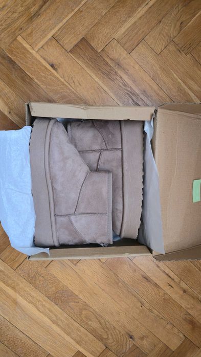 Боти тип UGGS в цвят KHAKI