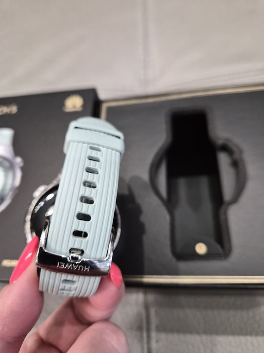 Huawei Watch 5 42 mm,Green, в гаранция до 17.05.2027