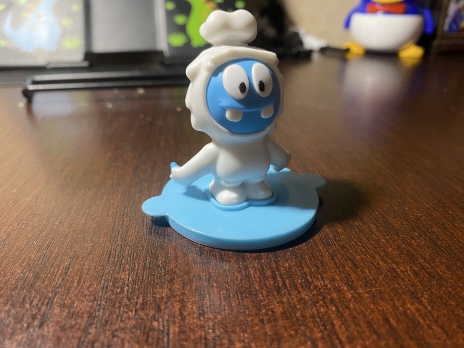Фигурка йети из киндера