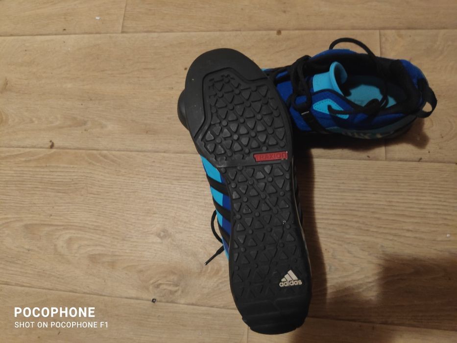 Чисто нови маратонки adidas тракшън номер 46