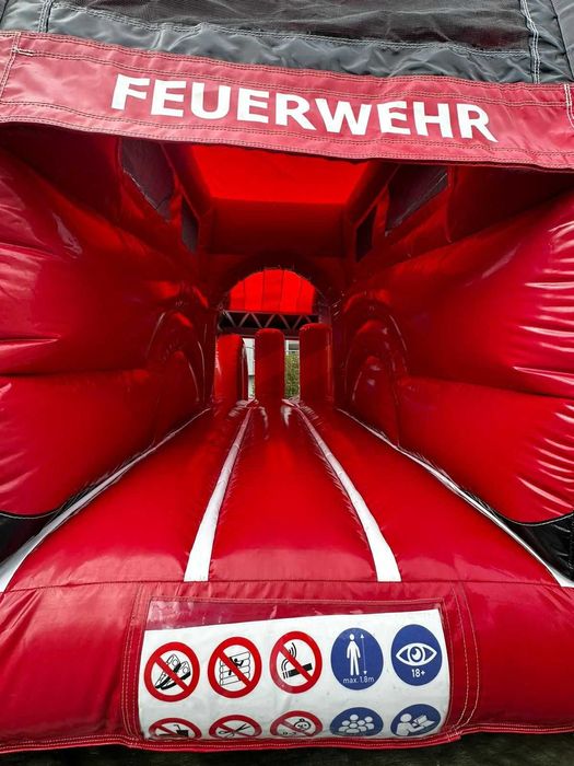 Tobogan castel gonflabil copii masina pompieri folosit doar 3 luni