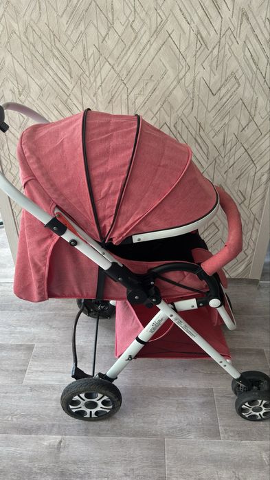 Продам коляску розовую