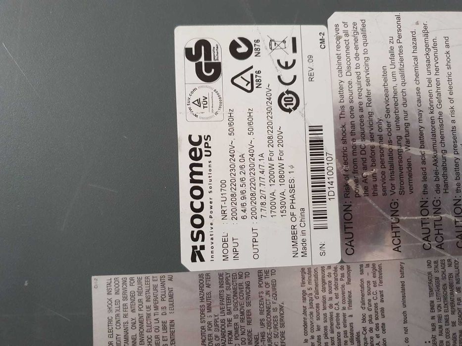 UPS Socomec NRT-U1700 1700VA 1200W Tower, baterii noi schimbate
