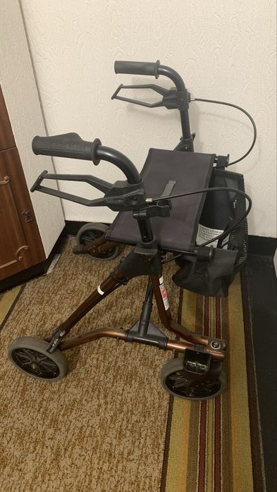 Ролатор / проходилка за възрастни/