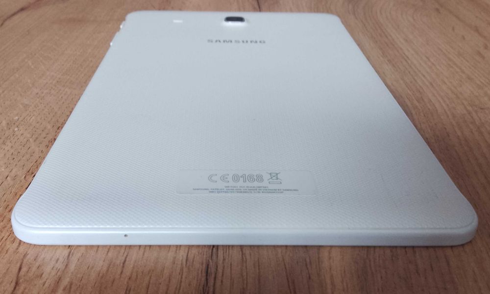 Таблет SAMSUG Galaxy Tab E SM-T561