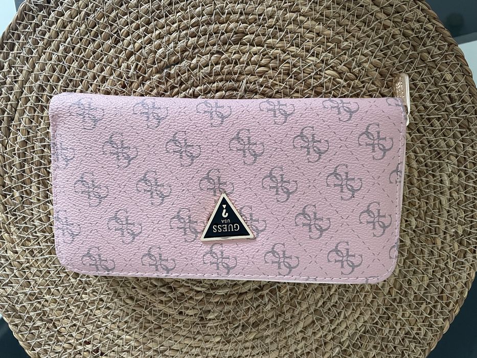 Дамско портмоне Guess