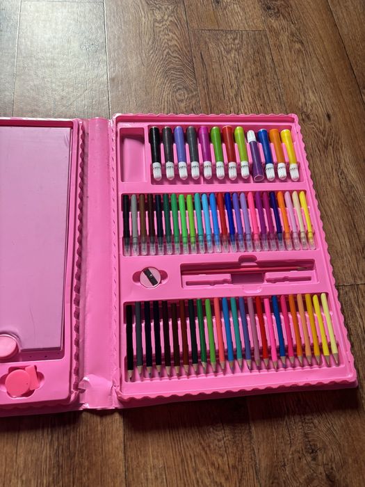 Набор для творчества 208 предметов с мольбертом