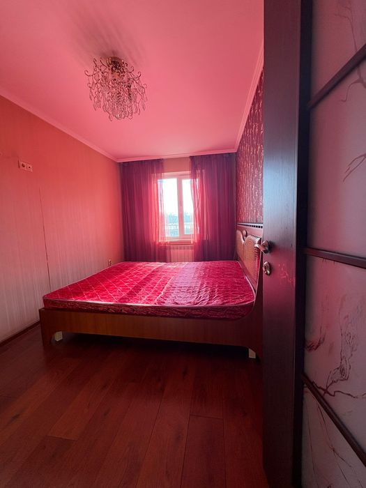 Кровать деревянная без матраса