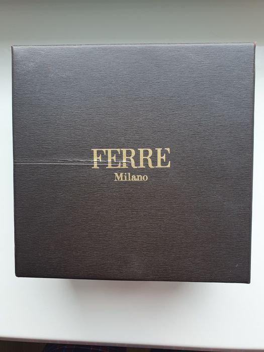 Продам часы FERRO