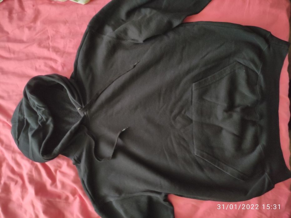 Яке Levi's, яке бомбър, черен суйчър и яке H&M, размер М