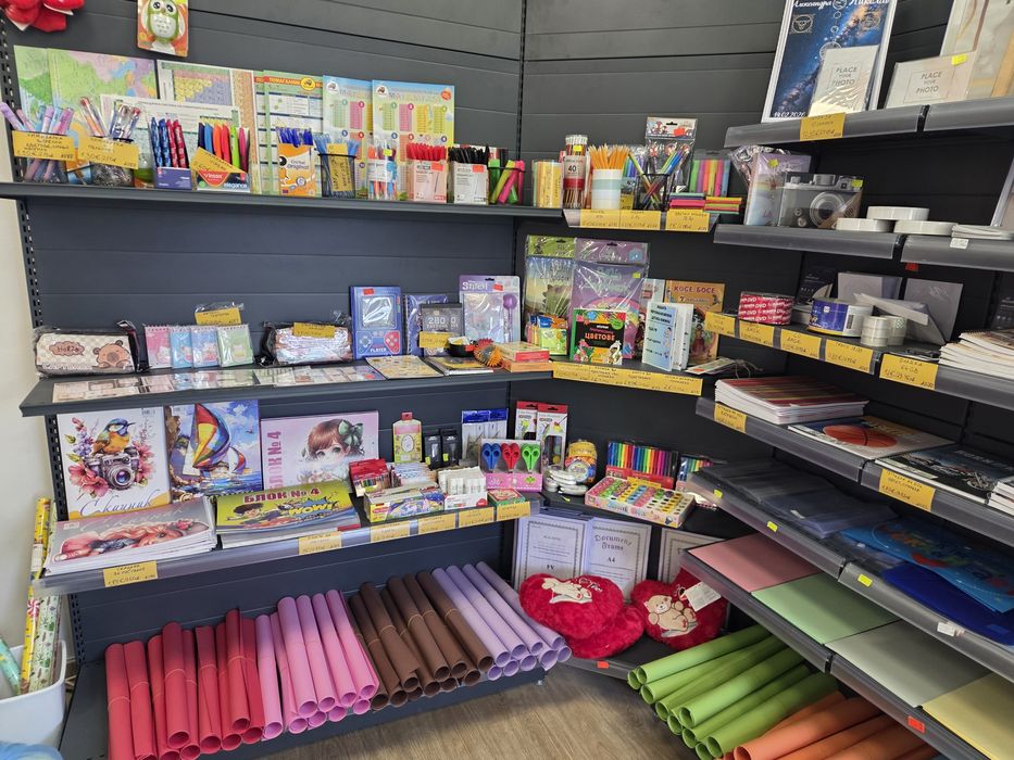 Стелажи за магазин