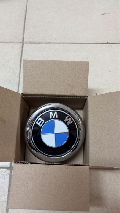 Бутон и емблема за BMW G02
