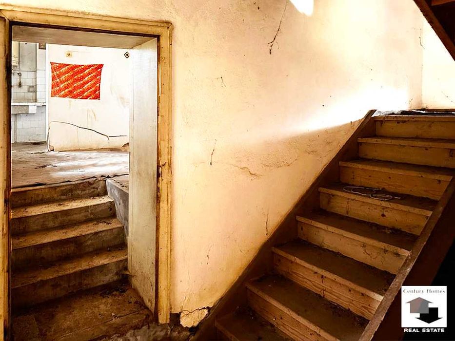 140314 Триетажна къща с 6 спални, гараж и голям двор в с. Караисен