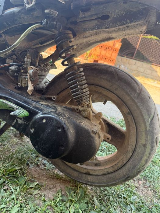Pegeot Speedfight 2 2t vand are o problema prinde aer fals la toba trebuie poxipol