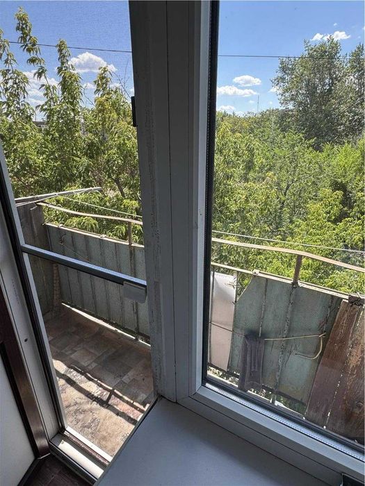 продам 3 -х комн квартиру возле Аян-Пассажа