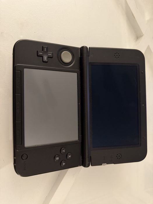 Consola Nintendo 3DS XL modat