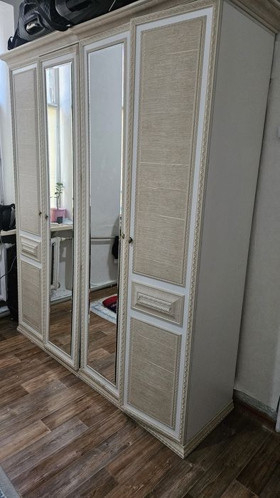 Кондиционер, стиральная машина, шкаф