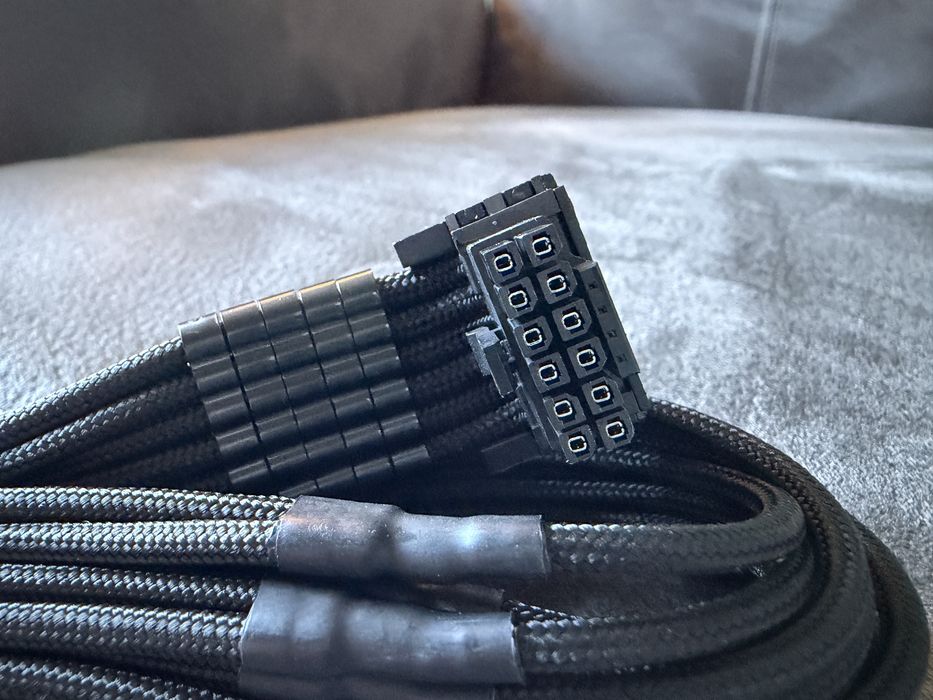 CableMod Pro ModFlex Sleeved 12V-2x6 12VHPWR 90° StealthSense VariantB