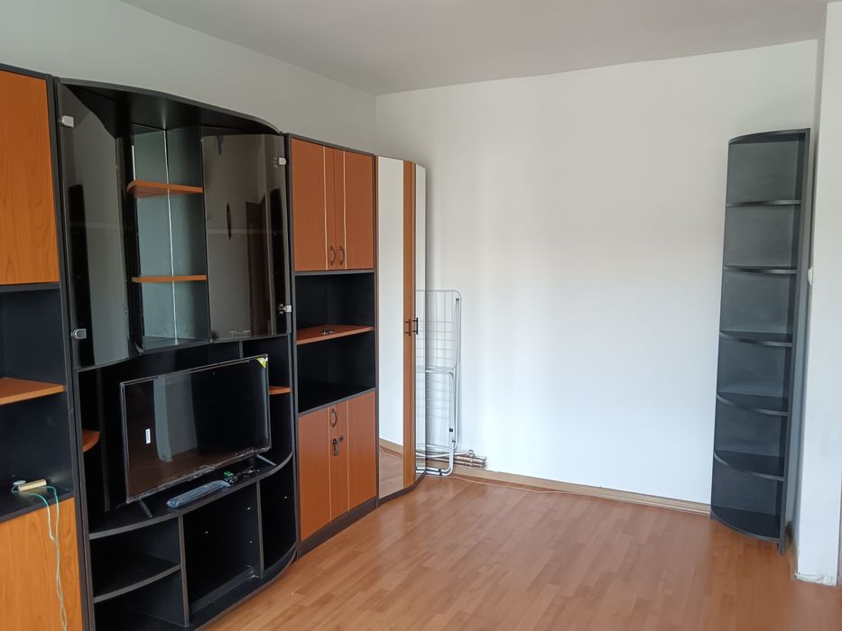 Închiriez garsoniera