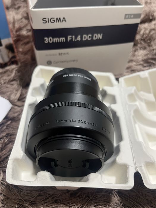 Obiectiv foto mirrorless Sigma 30mm f1.4