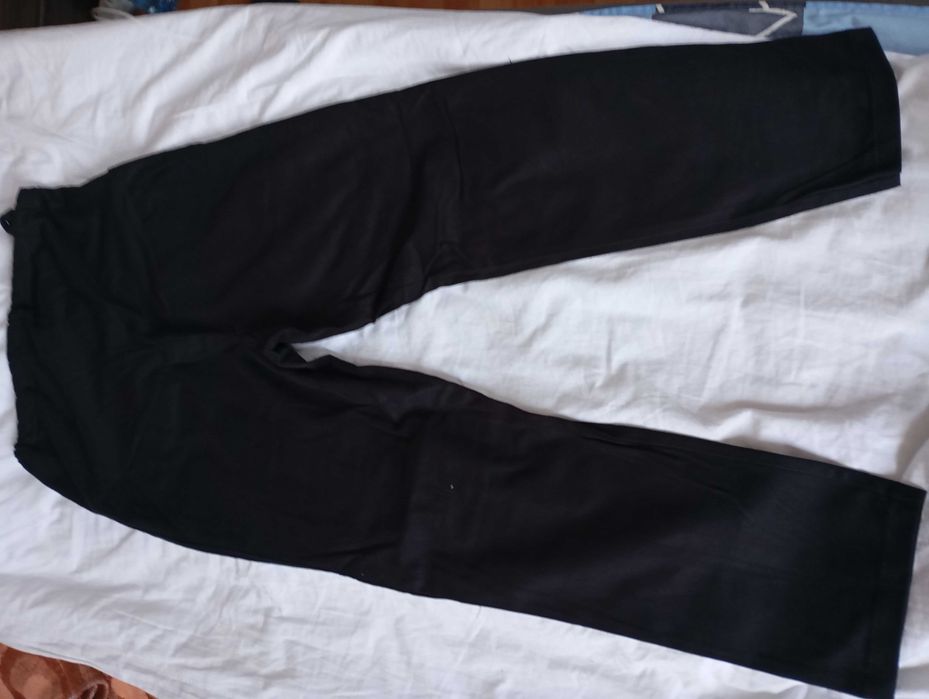 Дрехи за бременни: гащеризон, панталон и подарък блуза