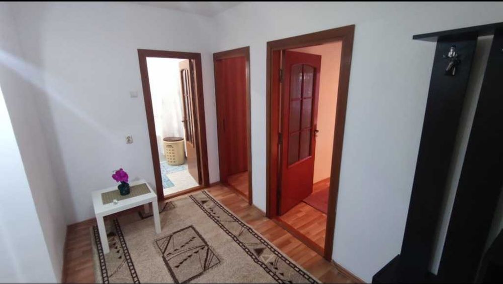 Apartament 3 camere cu centrala si garaj etaj 2