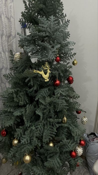 Продам елку красивую