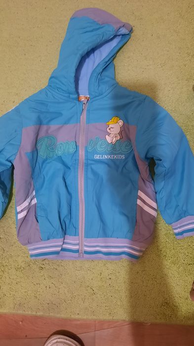 Продам ветровку детскую