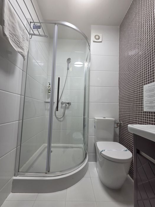 De vânzare obiecte sanitare și mochetă hotel