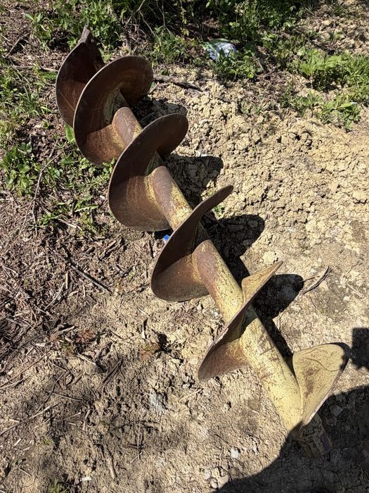 Burghiu hidraulic , buldoexcavator