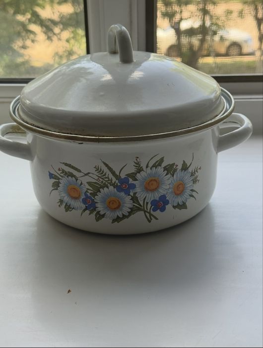 Кастрюли белые советские