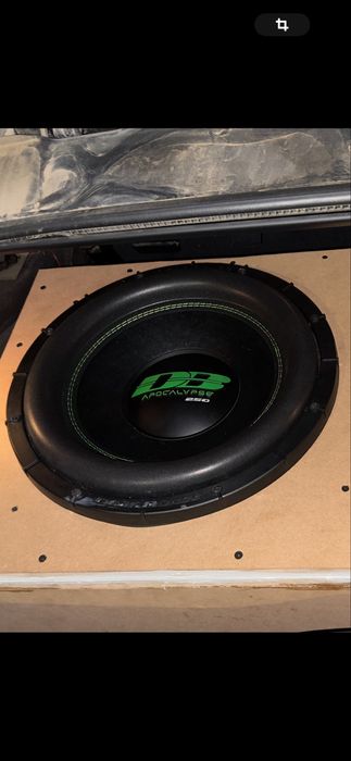 Subwoofer auto deaf bonce apocalypse