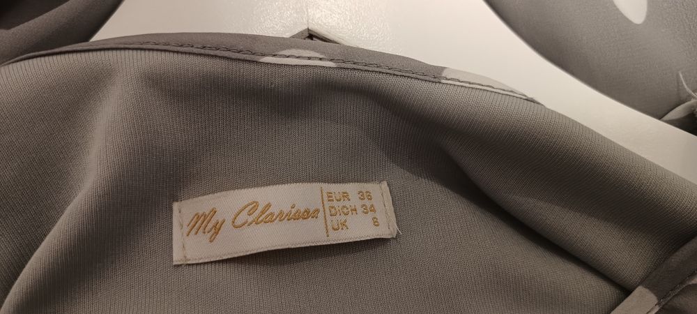 Rochie gri cu buline albe