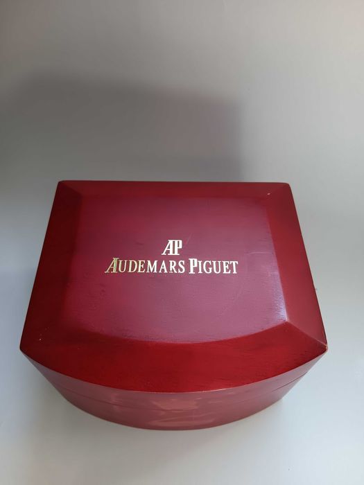 cutie pentru ceas Audemars Piguet ,AP , Originala