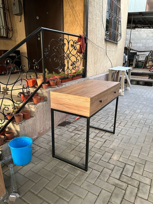 Новый Стол с ящиками