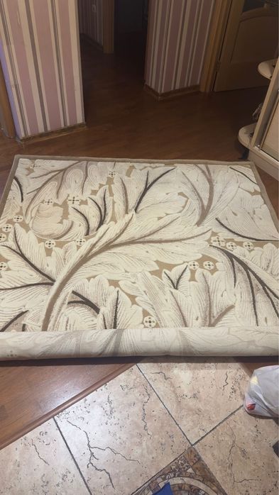 Продам ковер почти новый