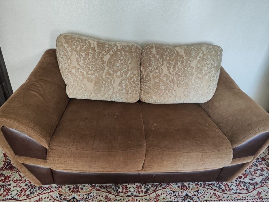 Диван для хола срочно