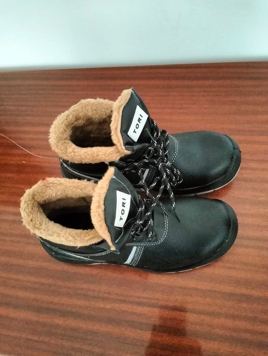 Продам мужские ботинки рабочие зимние