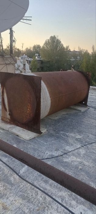 Металлические ёмкость воды