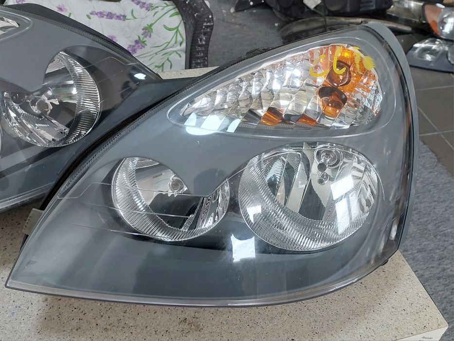 Far dreapta stanga Renault Clio european