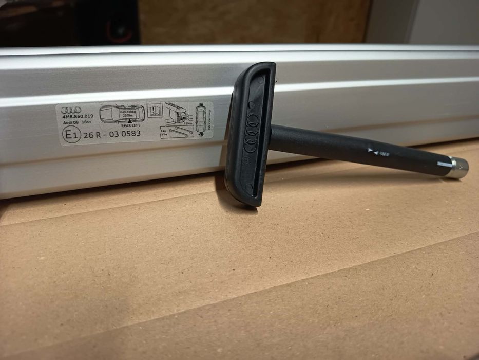 Продавам багажник за Ауди Q8