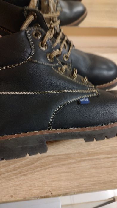 De vânzare ghete piele naturala băieți,îmblănite ,noi,mărime 38